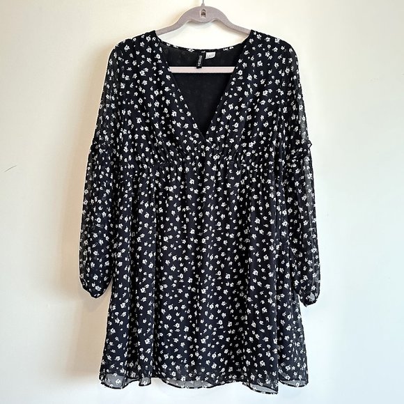 H&M Dresses & Skirts - H&M Black with Floral Print Long Sleeve Babydoll Dress